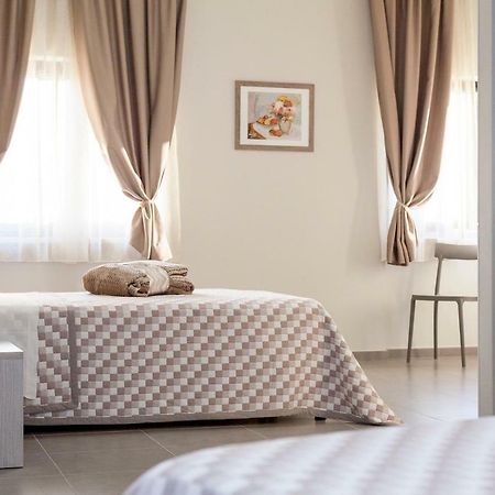 Riviera Hub 호텔 Cisano sul Neva 외부 사진