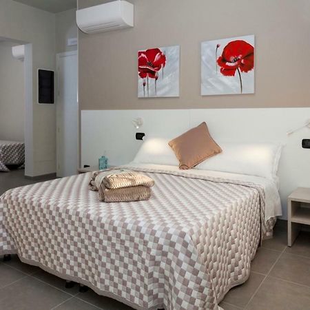 Riviera Hub 호텔 Cisano sul Neva 외부 사진