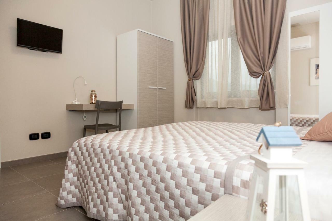 Riviera Hub 호텔 Cisano sul Neva 외부 사진