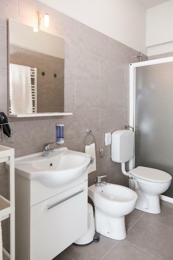 Riviera Hub 호텔 Cisano sul Neva 외부 사진