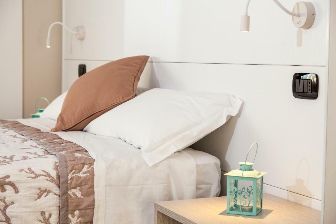 Riviera Hub 호텔 Cisano sul Neva 외부 사진