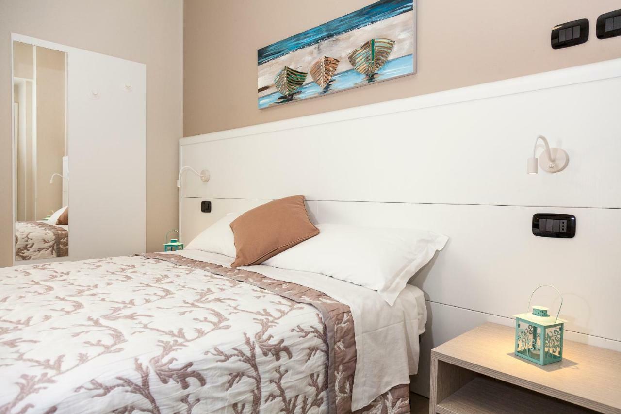 Riviera Hub 호텔 Cisano sul Neva 외부 사진